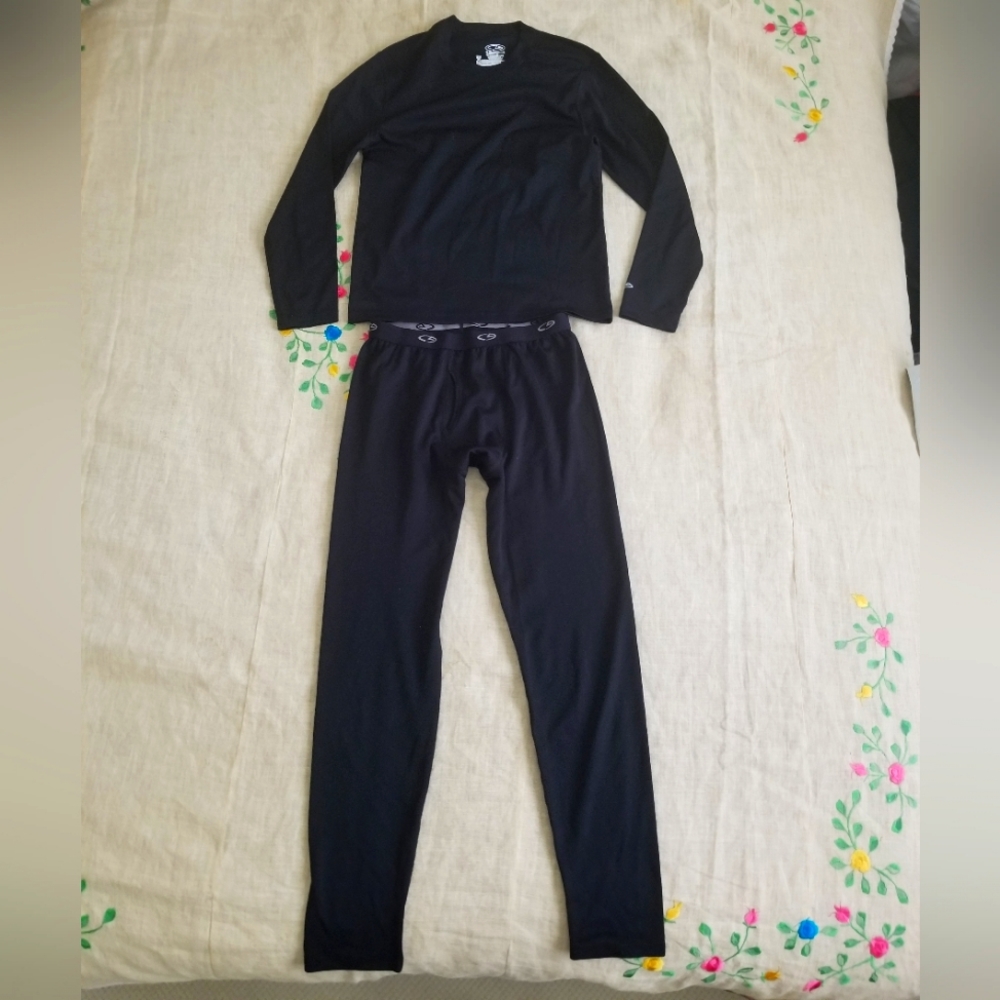 Pre-owned fairly new C9 Champion thermal set. Youth Big Boy Size 14-16